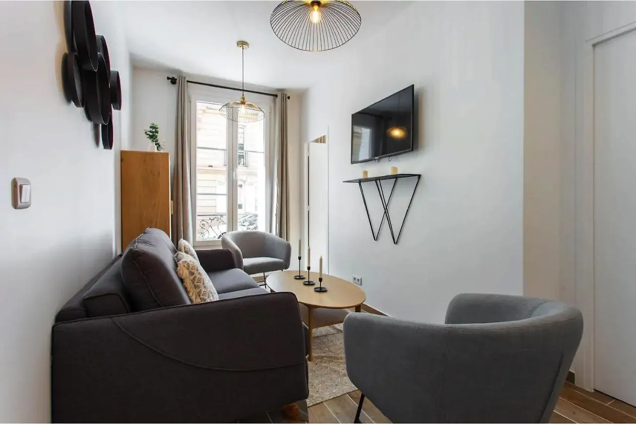 Cmg Place De Clichy - Metro Europe Apartment Paris France