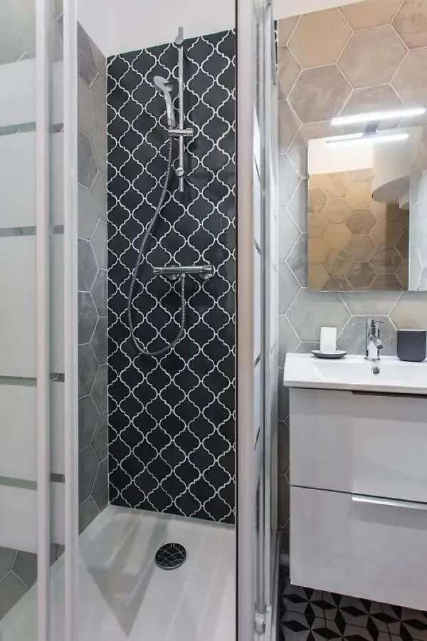 Cmg Place De Clichy - Metro Europe Apartment Paris