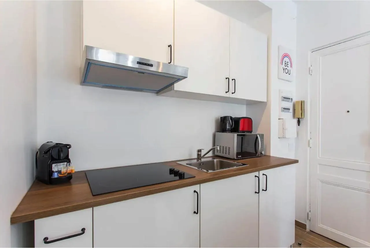 Cmg Place De Clichy - Metro Europe Apartment Paris